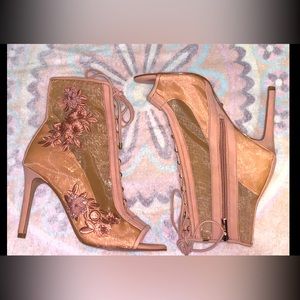 Gianni Bini Beige Floral Peep Toe Lace Up Heels Size 8.5- Retails at $140